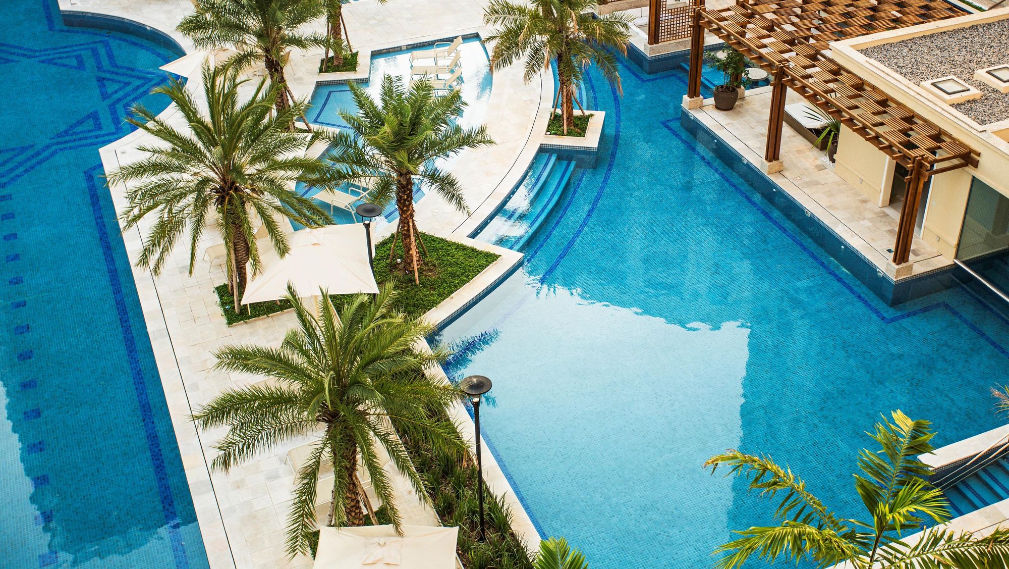 Vista aérea das piscinas